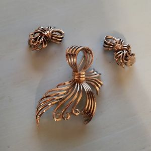 Vintage Lisner Brooche and Earrings